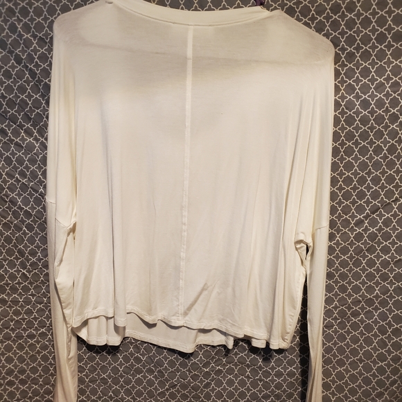 Cute flowy long sleeve - Picture 4 of 4